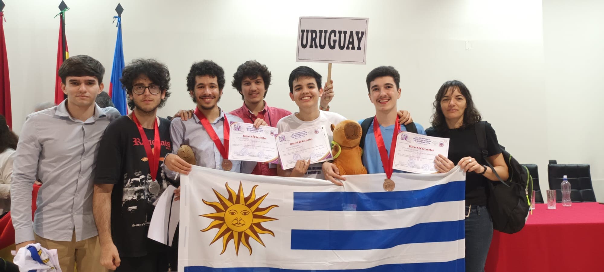 Jóvenes participando en olimpiadas